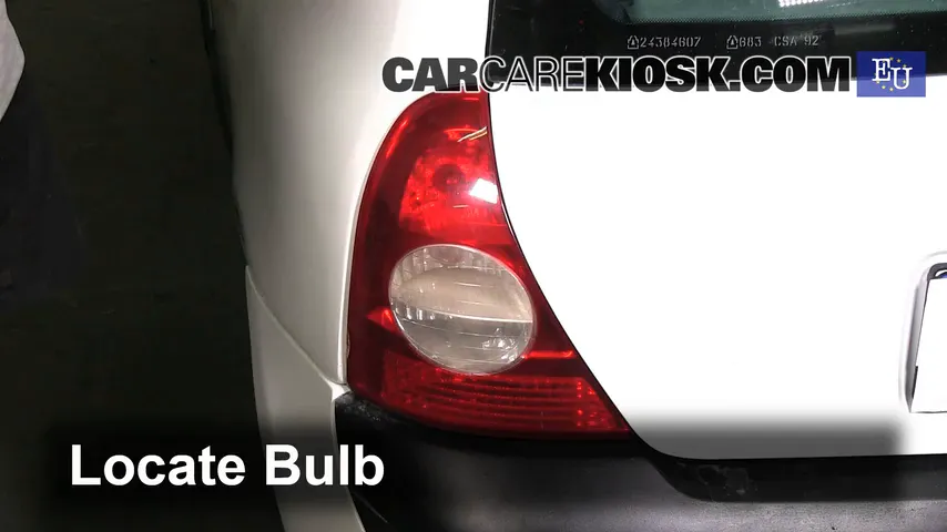 2003 Renault Clio dCi 1.5L 4 Cyl. Turbo Diesel Éclairage Feux de marche arrière (remplacer une ampoule)